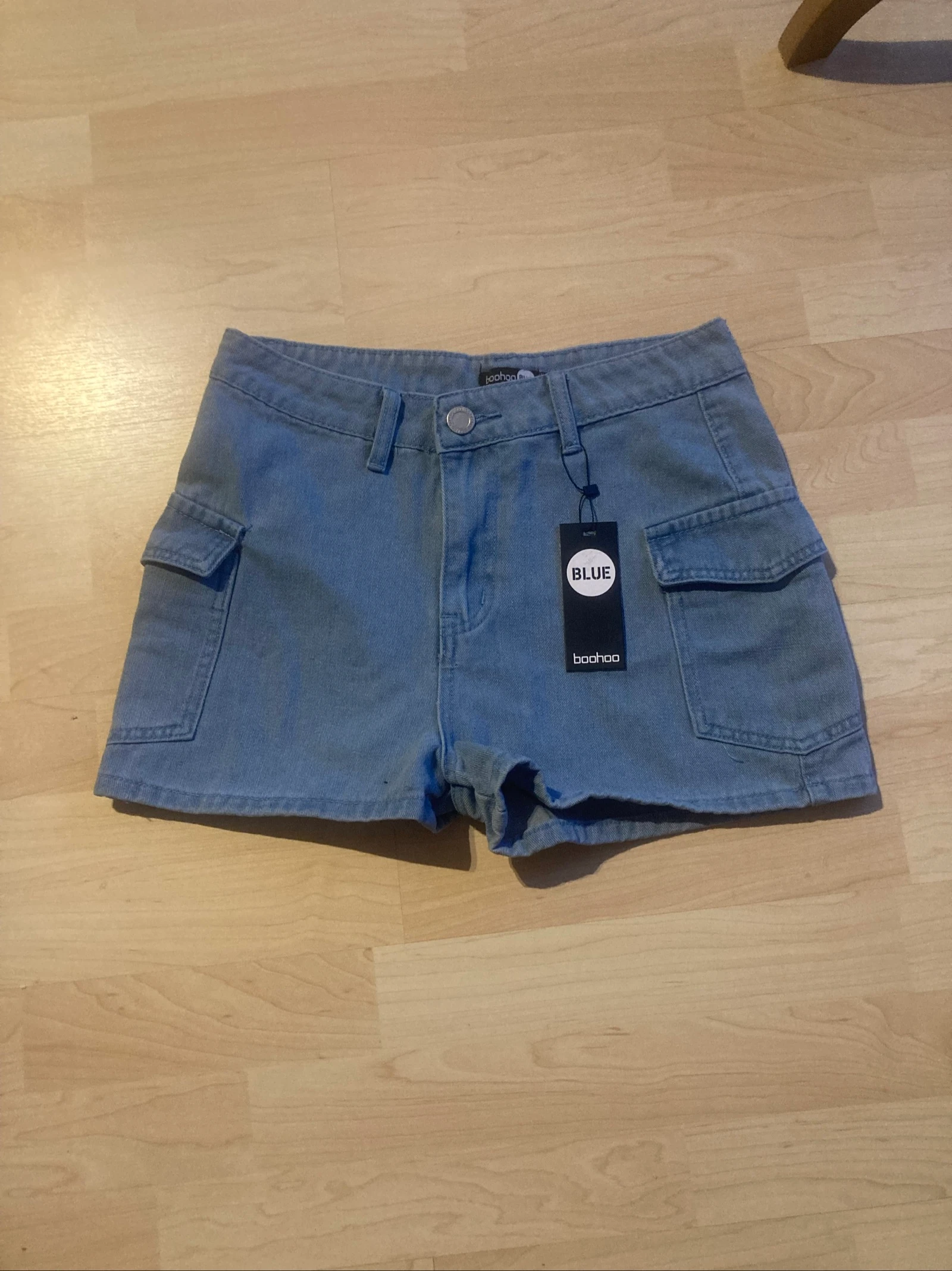 Très beau short en jean taille 38
